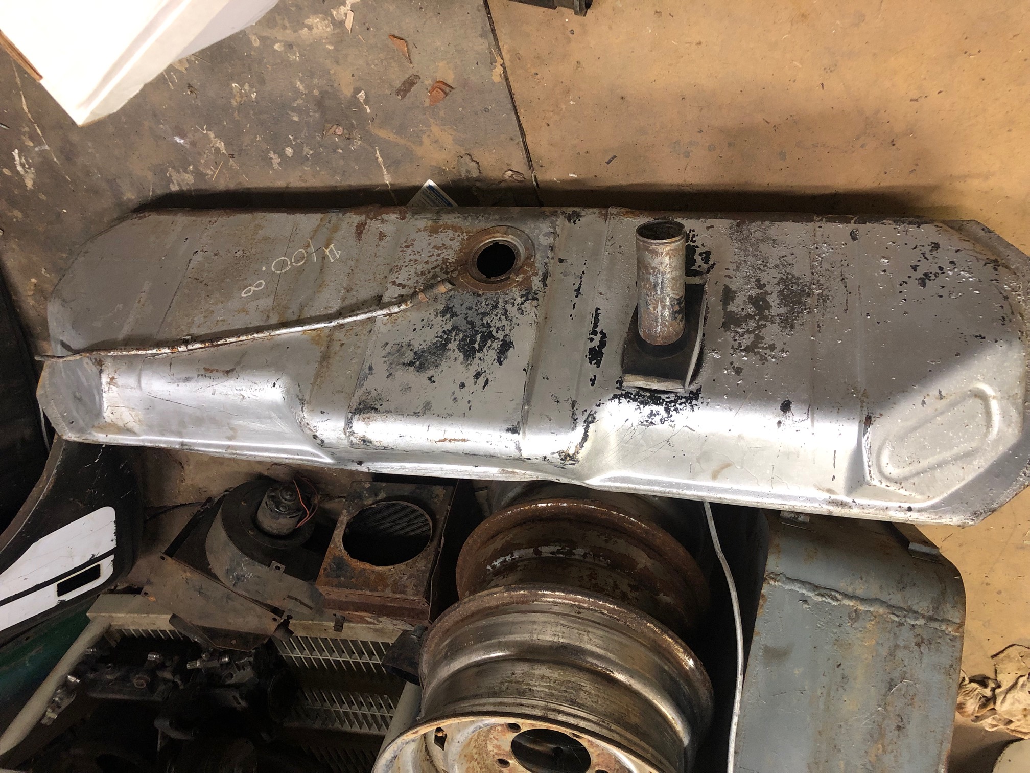 Fuel Tank 15 gallon 900A and others. 260568C01, 267408C91
