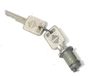 Key and cylinder - New Old stock - IH logo on keys. 429048C1, 1652307C1