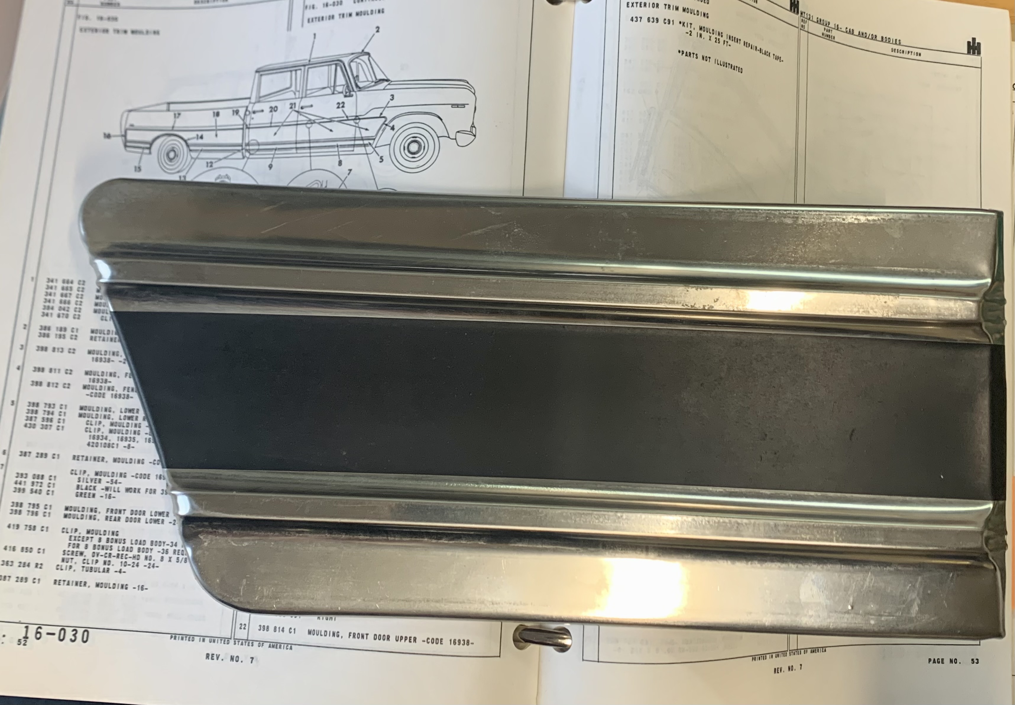 Moulding pickup bed Right side-NOS