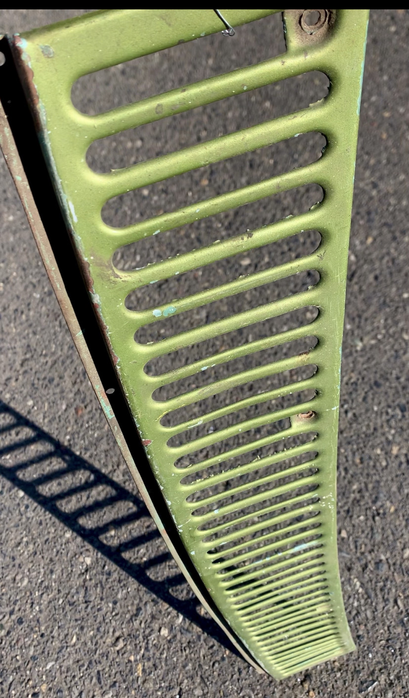 International Harvester Cowl vent grill - used - 414533C1
