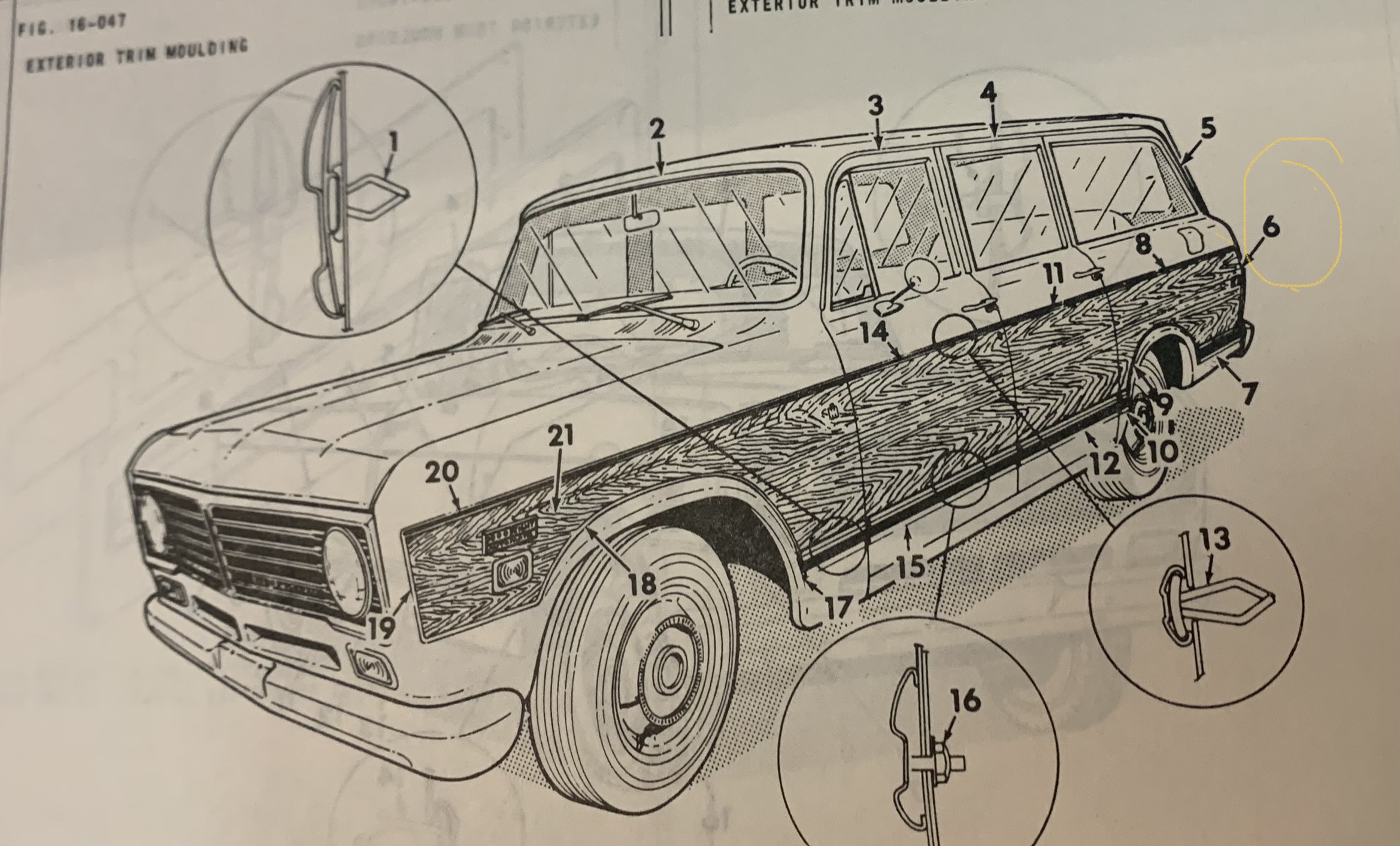 left side Travelall moulding trim - New in box from IH - 437942C2