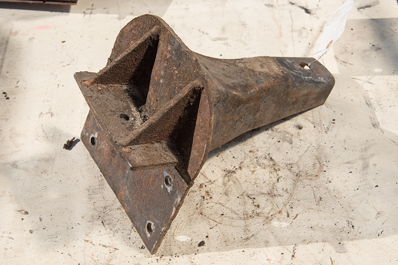 Front Cab To Frame Bracket - Used 1968 4x4
